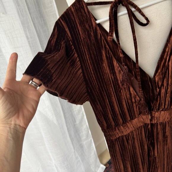 MINKPINK Lex Pleated Velvet Jumpsuit Party Bronze Holiday Wide Leg Sz Med - Picture 8 of 13